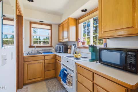 Tiny photo for 575 Pavillian Drive, Grants Pass, OR 97526 (MLS # 220227328)