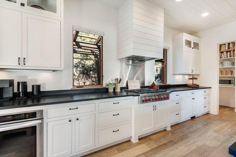 Tiny photo for 61389 Campbell Court, Bend, OR 97702 (MLS # 220212394)