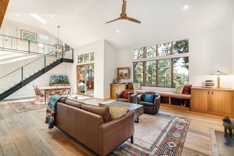 Tiny photo for 61389 Campbell Court, Bend, OR 97702 (MLS # 220212394)