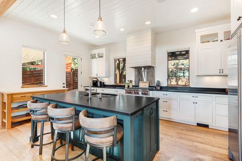 Tiny photo for 61389 Campbell Court, Bend, OR 97702 (MLS # 220212394)