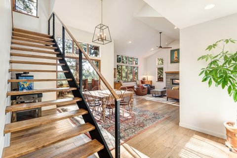 Tiny photo for 61389 Campbell Court, Bend, OR 97702 (MLS # 220212394)