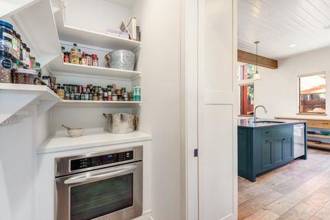 Tiny photo for 61389 Campbell Court, Bend, OR 97702 (MLS # 220212394)