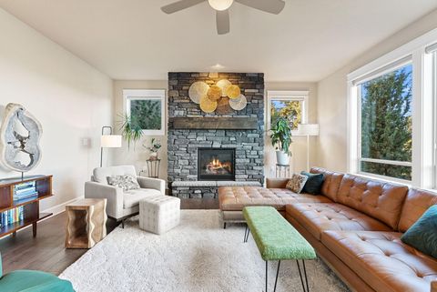 Tiny photo for 20670 Comet Court, Bend, OR 97701 (MLS # 220212783)