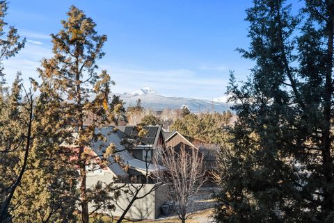 Tiny photo for 20670 Comet Court, Bend, OR 97701 (MLS # 220212783)