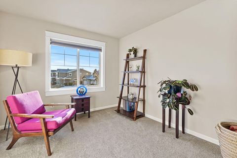 Tiny photo for 20670 Comet Court, Bend, OR 97701 (MLS # 220212783)