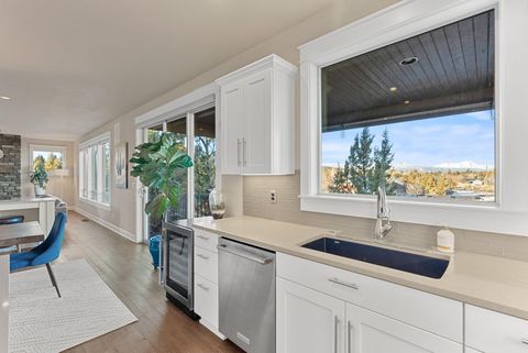 Tiny photo for 20670 Comet Court, Bend, OR 97701 (MLS # 220212783)