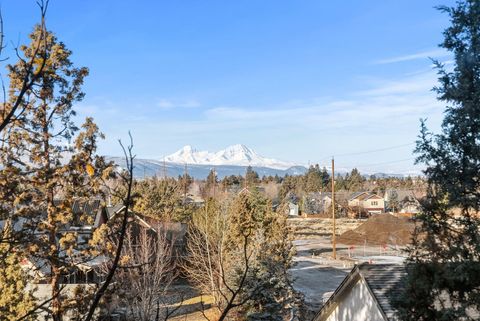 Tiny photo for 20670 Comet Court, Bend, OR 97701 (MLS # 220212783)