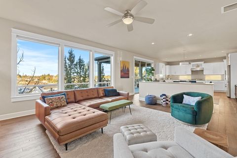 Tiny photo for 20670 Comet Court, Bend, OR 97701 (MLS # 220212783)