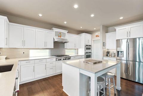 Tiny photo for 20670 Comet Court, Bend, OR 97701 (MLS # 220212783)