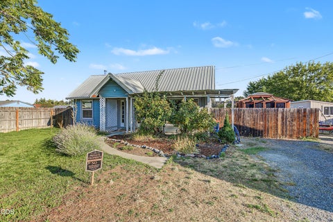 Photo of 247 Berrydale Avenue, Medford, OR 97501 (MLS # 220228712)