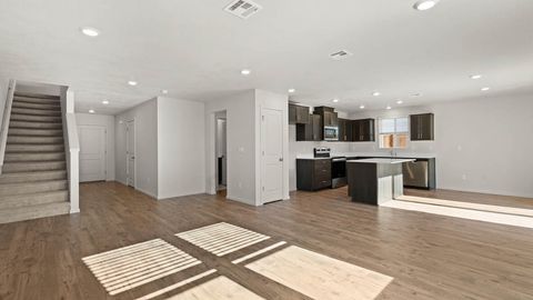 Tiny photo for 2601 Steadman Avenue, Medford, OR 97501 (MLS # 220213160)