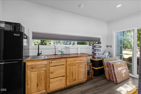 Tiny photo for 1833 2nd Avenue, Gold Hill, OR 97525 (MLS # 220224547)