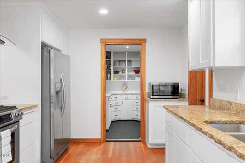 Tiny photo for 1833 2nd Avenue, Gold Hill, OR 97525 (MLS # 220224547)