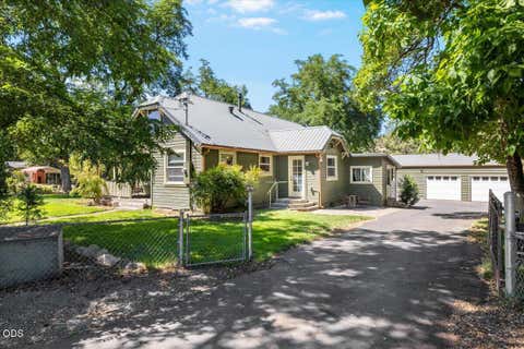 Photo of 1833 2nd Avenue, Gold Hill, OR 97525 (MLS # 220224547)