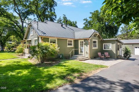 Tiny photo for 1833 2nd Avenue, Gold Hill, OR 97525 (MLS # 220224547)