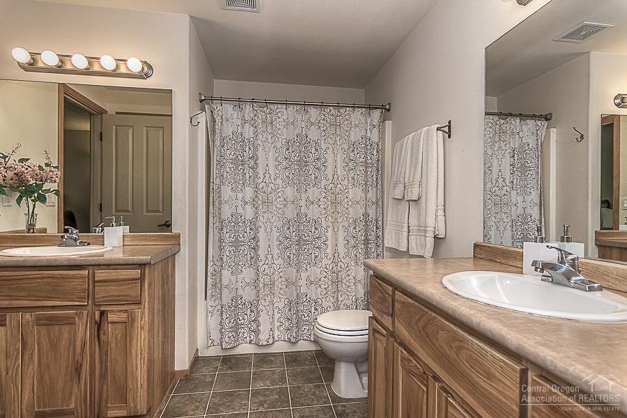 Paulina Peaks - Residential