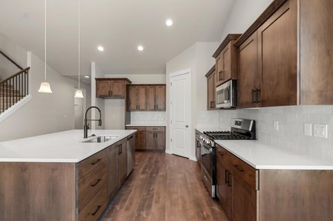 Tiny photo for 1152 Pumpkin #334, Eagle Point, OR 97524 (MLS # 220215766)