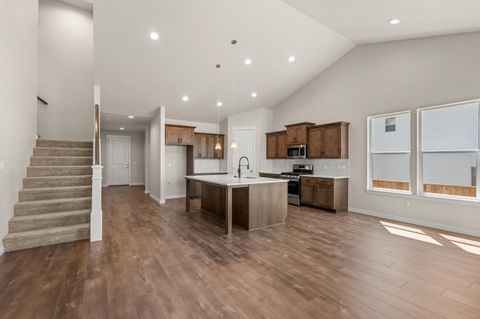 Tiny photo for 1152 Pumpkin #334, Eagle Point, OR 97524 (MLS # 220215766)