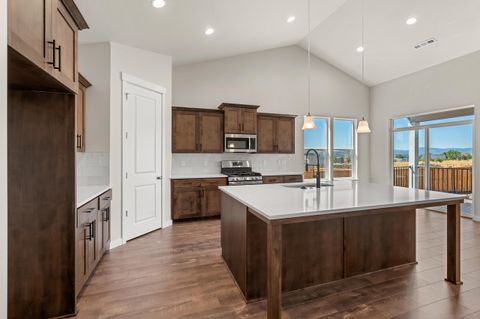 Tiny photo for 1152 Pumpkin #334, Eagle Point, OR 97524 (MLS # 220215766)