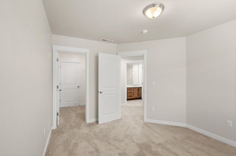 Tiny photo for 1152 Pumpkin #334, Eagle Point, OR 97524 (MLS # 220215766)