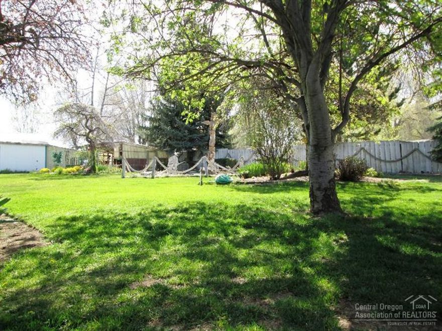 Nice acreage with Smith Rock and Cascade mountain views. Several outbuildings and structures including a Totem Pole. Asphalt driveway. Quiet safe neighborhood just minutes from town. Community water system just a flat $45 a month. Must See!!