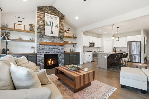 Tiny photo for 4119 SW Badger Court, Redmond, OR 97756 (MLS # 220215564)