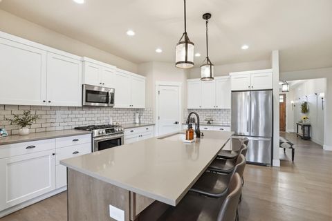 Tiny photo for 4119 SW Badger Court, Redmond, OR 97756 (MLS # 220215564)