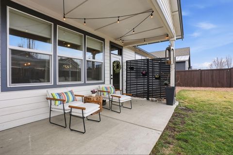 Tiny photo for 4119 SW Badger Court, Redmond, OR 97756 (MLS # 220215564)