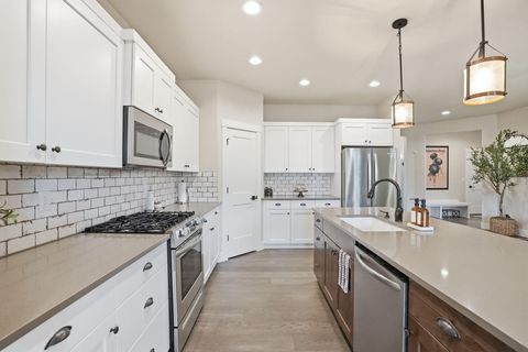 Tiny photo for 4119 SW Badger Court, Redmond, OR 97756 (MLS # 220215564)