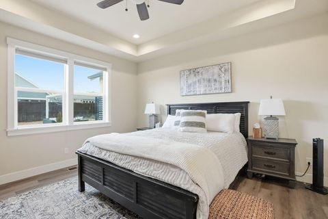 Tiny photo for 4119 SW Badger Court, Redmond, OR 97756 (MLS # 220215564)