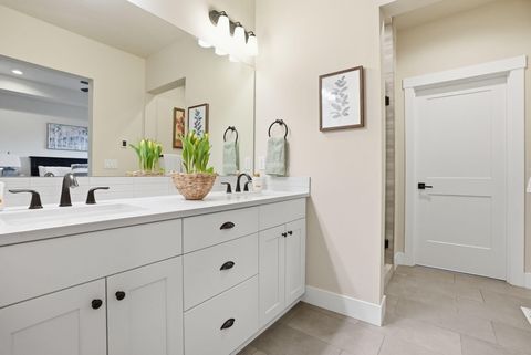 Tiny photo for 4119 SW Badger Court, Redmond, OR 97756 (MLS # 220215564)