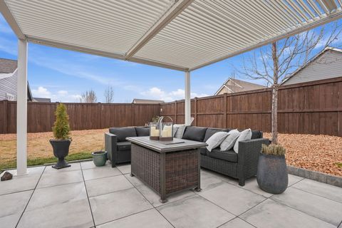 Tiny photo for 4119 SW Badger Court, Redmond, OR 97756 (MLS # 220215564)