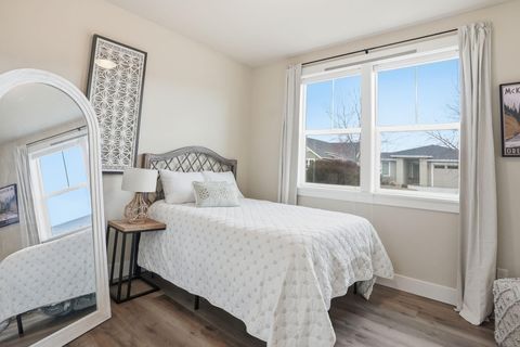 Tiny photo for 4119 SW Badger Court, Redmond, OR 97756 (MLS # 220215564)