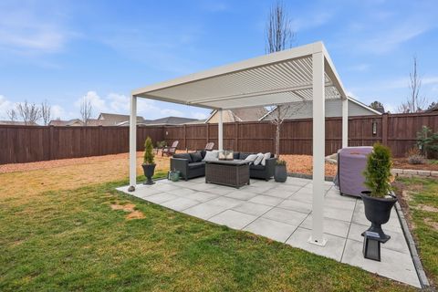 Tiny photo for 4119 SW Badger Court, Redmond, OR 97756 (MLS # 220215564)