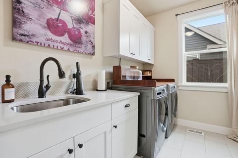 Tiny photo for 4119 SW Badger Court, Redmond, OR 97756 (MLS # 220215564)