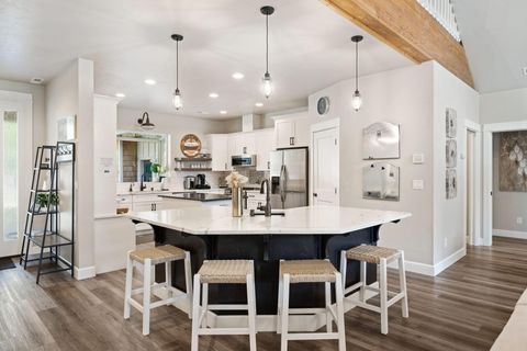 Tiny photo for 17181 Merganser Drive, Bend, OR 97707 (MLS # 220217263)