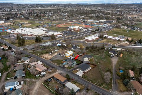 Tiny photo for 589 SE 10th Street, Madras, OR 97741 (MLS # 220217135)