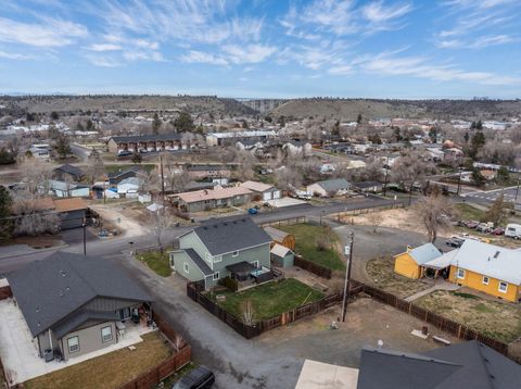 Tiny photo for 589 SE 10th Street, Madras, OR 97741 (MLS # 220217135)