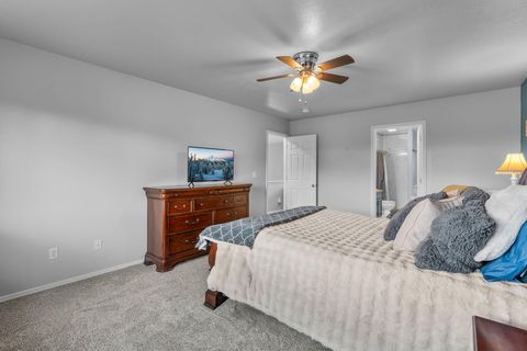 Tiny photo for 589 SE 10th Street, Madras, OR 97741 (MLS # 220217135)