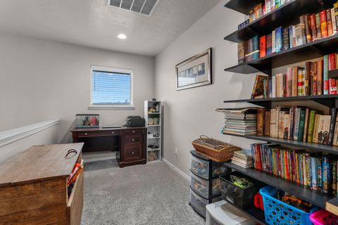 Tiny photo for 589 SE 10th Street, Madras, OR 97741 (MLS # 220217135)