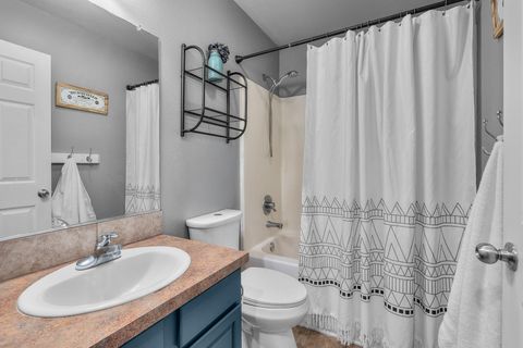 Tiny photo for 589 SE 10th Street, Madras, OR 97741 (MLS # 220217135)