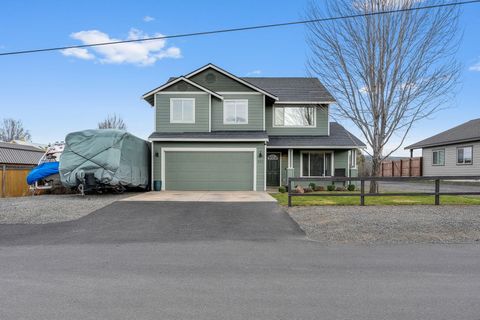 Tiny photo for 589 SE 10th Street, Madras, OR 97741 (MLS # 220217135)