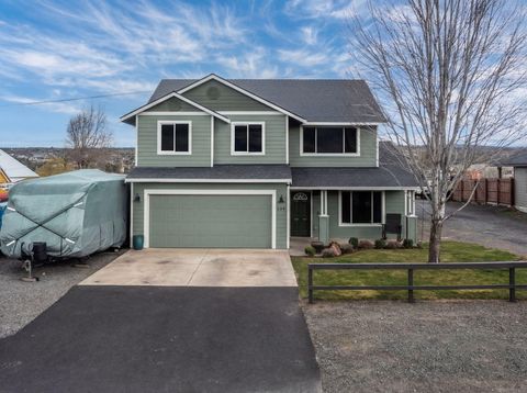 Tiny photo for 589 SE 10th Street, Madras, OR 97741 (MLS # 220217135)