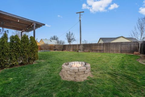 Tiny photo for 589 SE 10th Street, Madras, OR 97741 (MLS # 220217135)