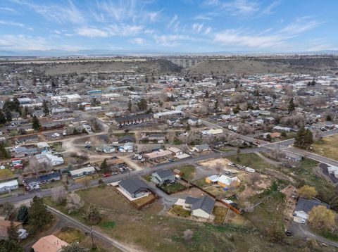 Tiny photo for 589 SE 10th Street, Madras, OR 97741 (MLS # 220217135)