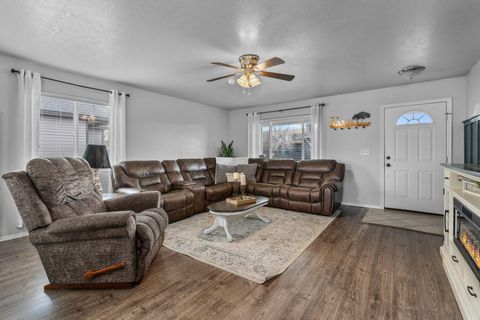 Tiny photo for 589 SE 10th Street, Madras, OR 97741 (MLS # 220217135)