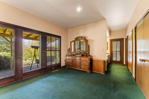 Tiny photo for 254 El Camino Way, Grants Pass, OR 97526 (MLS # 220219861)