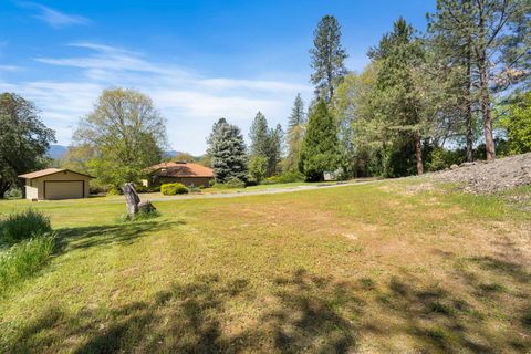 Tiny photo for 254 El Camino Way, Grants Pass, OR 97526 (MLS # 220219861)