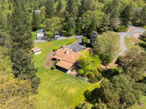 Tiny photo for 254 El Camino Way, Grants Pass, OR 97526 (MLS # 220219861)