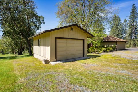 Tiny photo for 254 El Camino Way, Grants Pass, OR 97526 (MLS # 220219861)